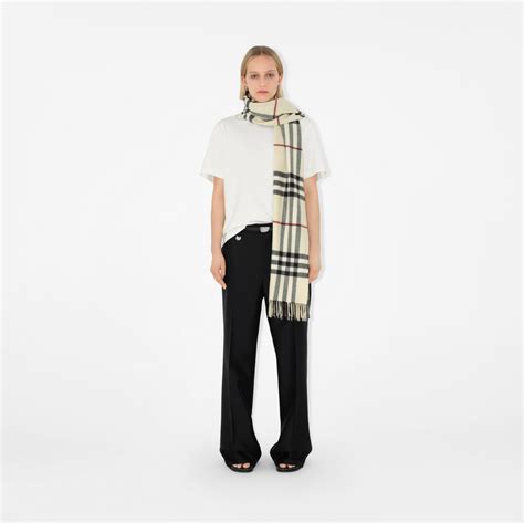 burberry wider cashmere scarf in check stone